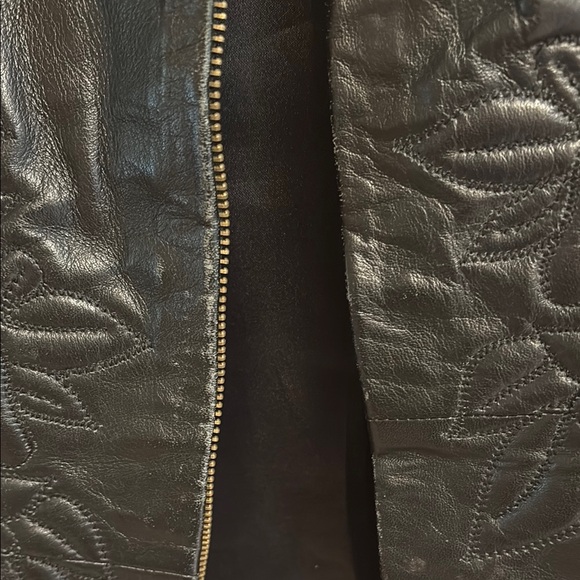 Black Leather Vest with Detailing - Picture 6 of 8